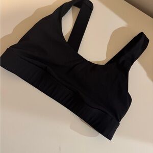 Vuori black sports bra